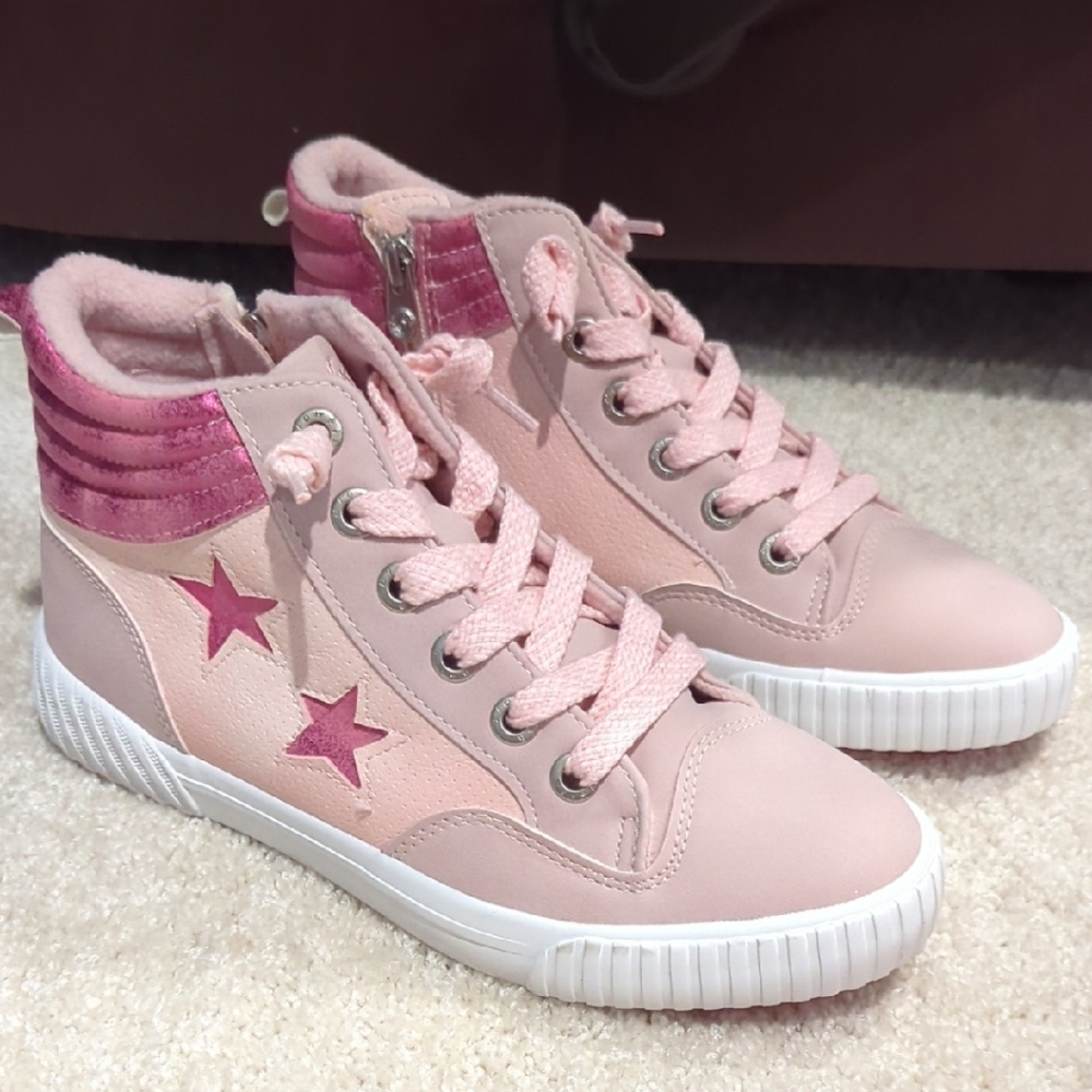 Blowfish Malibu Kids; Size 5Y Pink Fleece-lined High-Tops